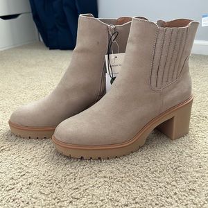 BRAND NEW never worn Universal Threads Tan booties size 11